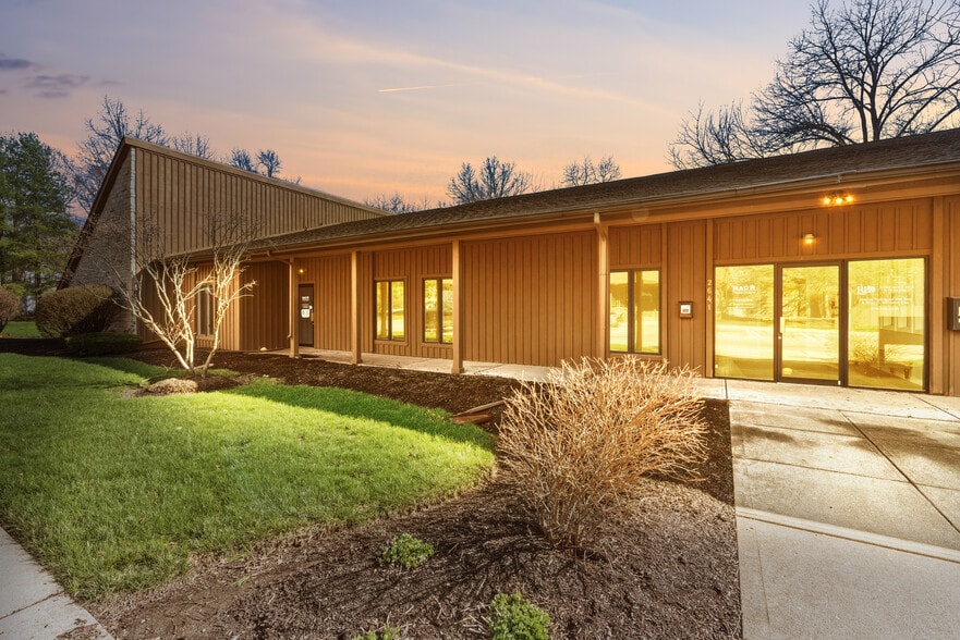 2641 Oakstone Dr, Columbus, OH for lease - Building Photo - Image 2 of 24