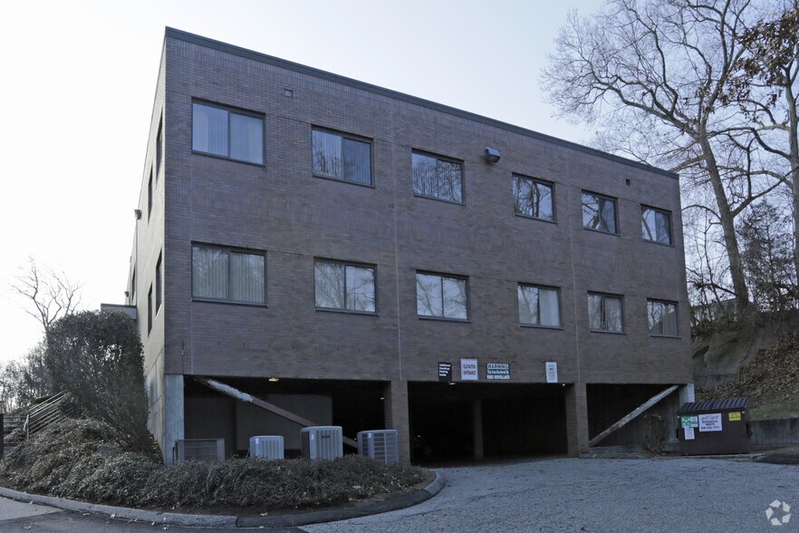 9 Cots St, Shelton, CT à vendre - Photo du bâtiment - Image 2 de 4