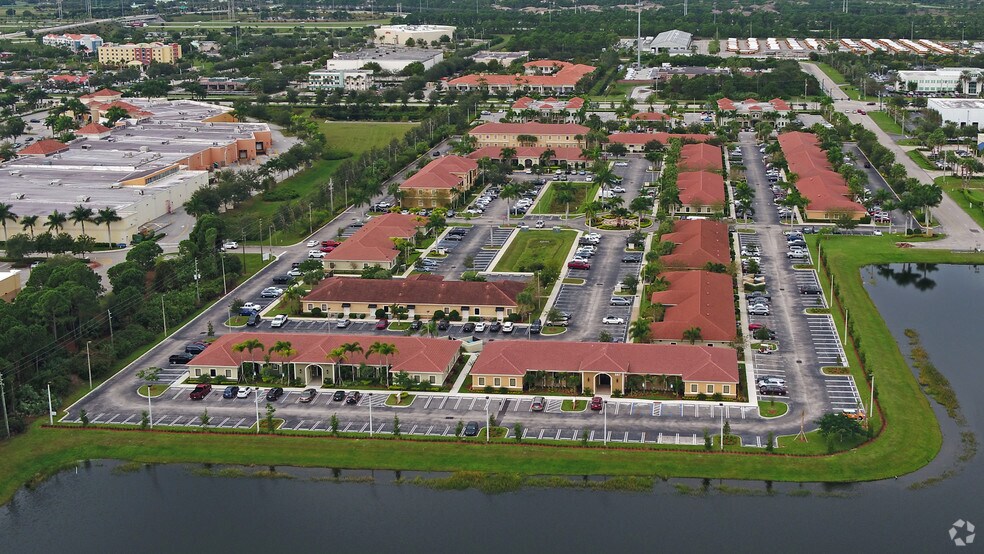 567 NW Lake Whitney Pl, Port Saint Lucie, FL à vendre - Aérien - Image 3 de 15