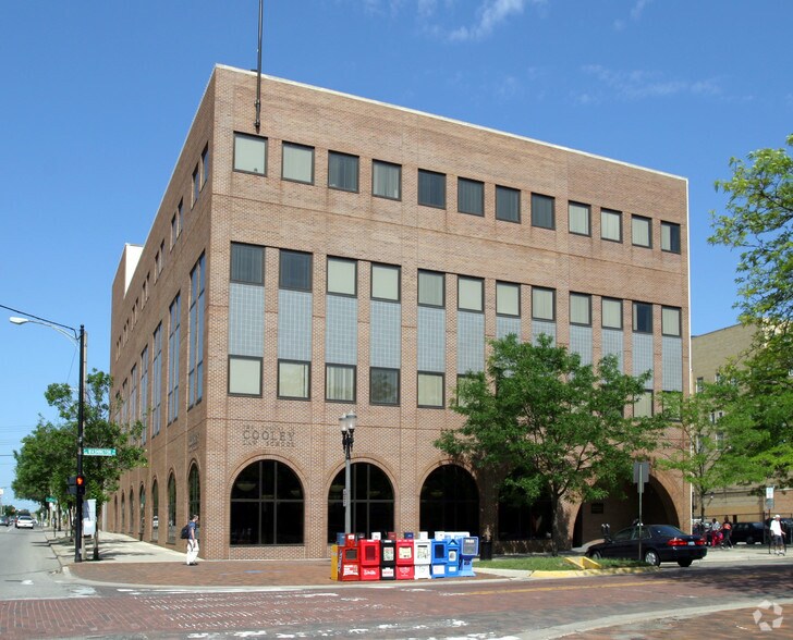 330 S Washington Sq, Lansing, MI à vendre - Photo du bâtiment - Image 2 de 8