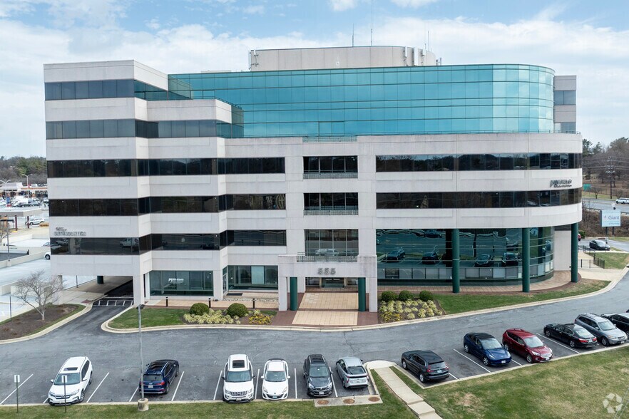 555 Quince Orchard Rd, Gaithersburg, MD à louer - Photo du bâtiment - Image 2 de 8