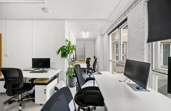 3-9 Creekside, London for lease Interior Photo- Image 1 of 4