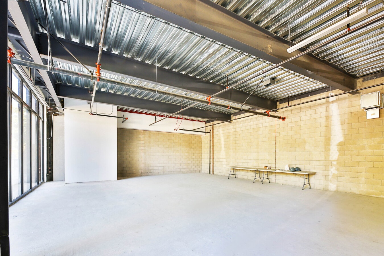 900 Gayley Ave, Los Angeles, CA 90024 - Unité 101 -  - Photo intérieure - Image 1 of 1