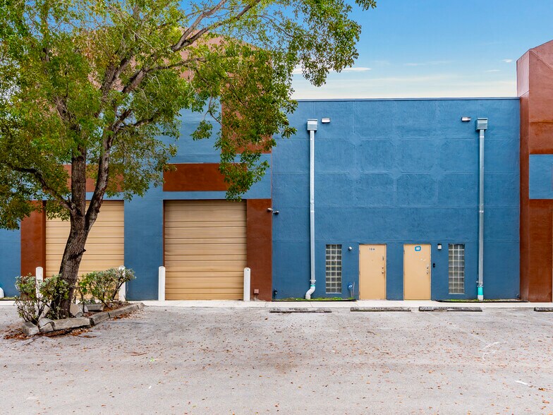 20200 NW 2nd Ave, Miami, FL à louer - Photo du bâtiment - Image 1 de 7