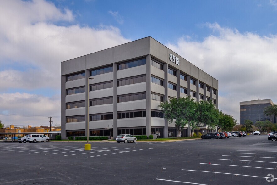 8918 Tesoro Dr, San Antonio, TX for lease - Primary Photo - Image 1 of 7