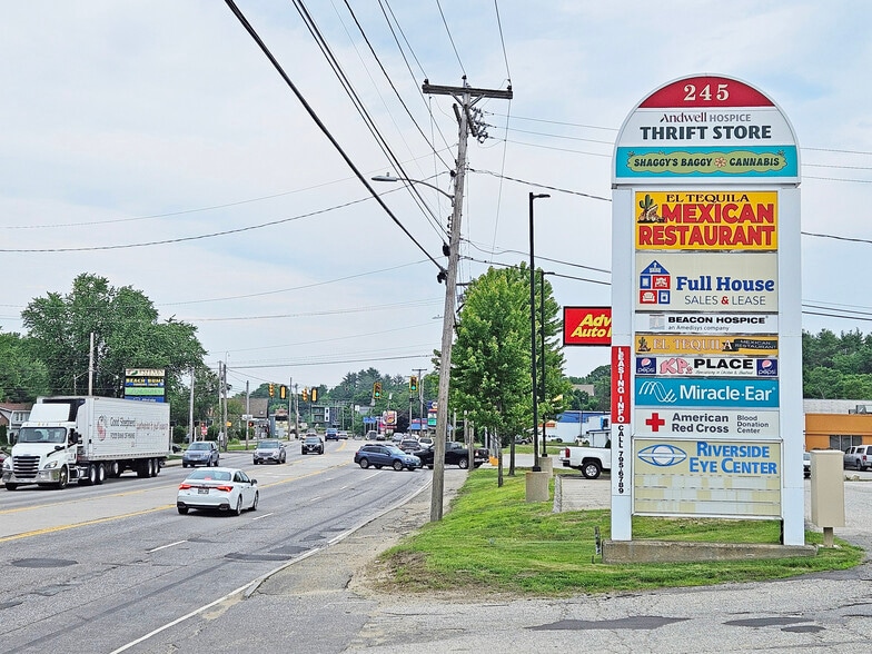 245 Center St, Auburn, ME à louer - Photo du bâtiment - Image 2 de 4