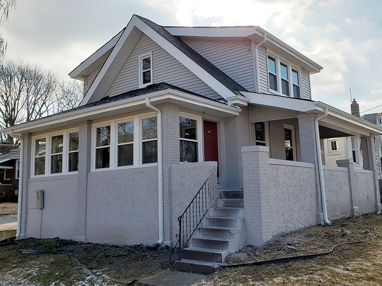 1600 S Big Bend Blvd, Richmond Heights, MO for lease - Primary Photo - Image 1 of 3