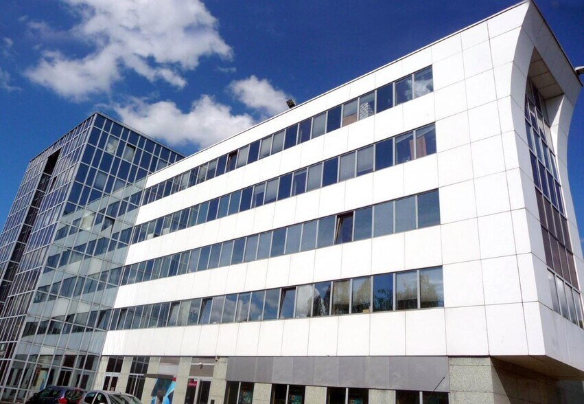 205 Avenue Georges Clemenceau, Nanterre à louer - Photo du bâtiment - Image 2 de 6