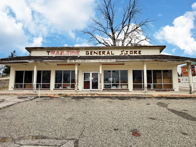 Plus de détails pour 105 W 7th St, Lusk, WY - Commerce de détail à vendre
