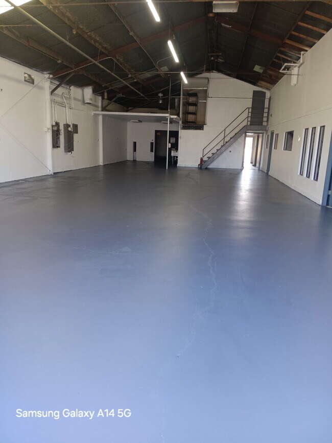 Plus de détails pour 7822 Salt Lake Ave, Cudahy, CA - Industriel à louer