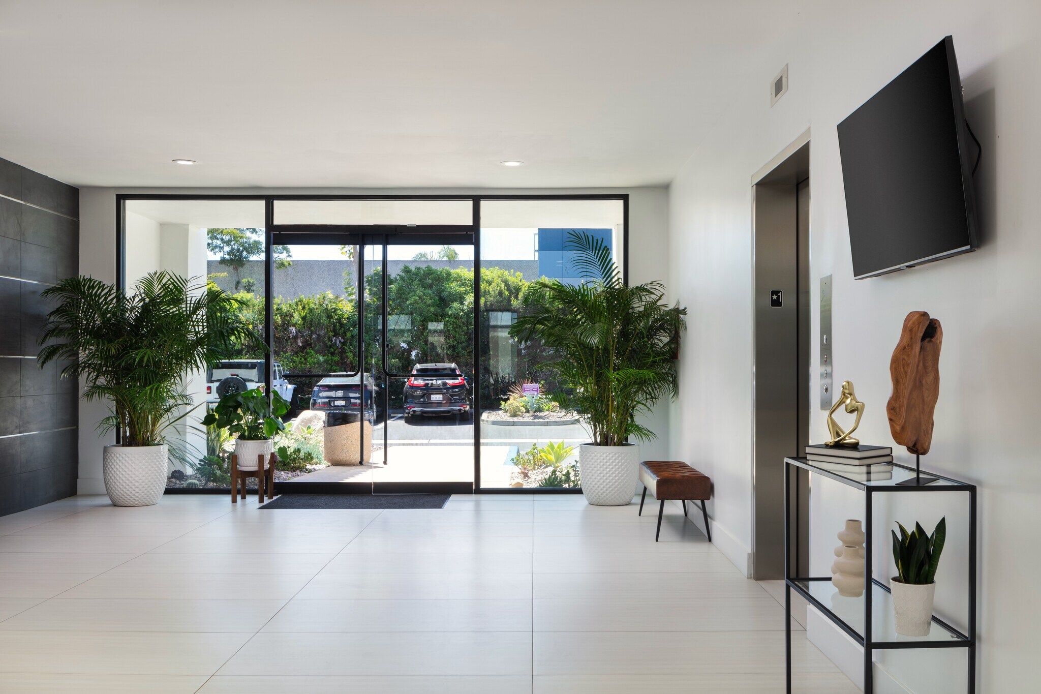 5055 Avenida Encinas, Carlsbad, CA for sale Interior Photo- Image 1 of 4