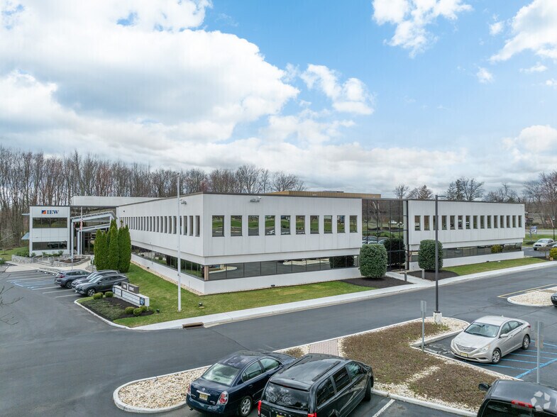 1 AAA Dr, Hamilton, NJ à louer - Photo du bâtiment - Image 2 de 6