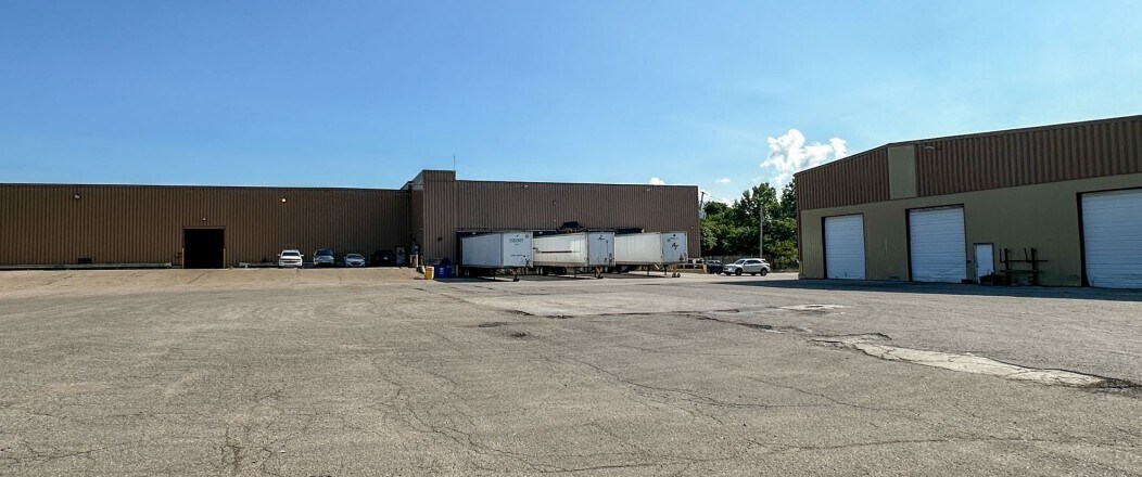 1605 James P Cole Blvd, Flint, MI for sale Primary Photo- Image 1 of 13