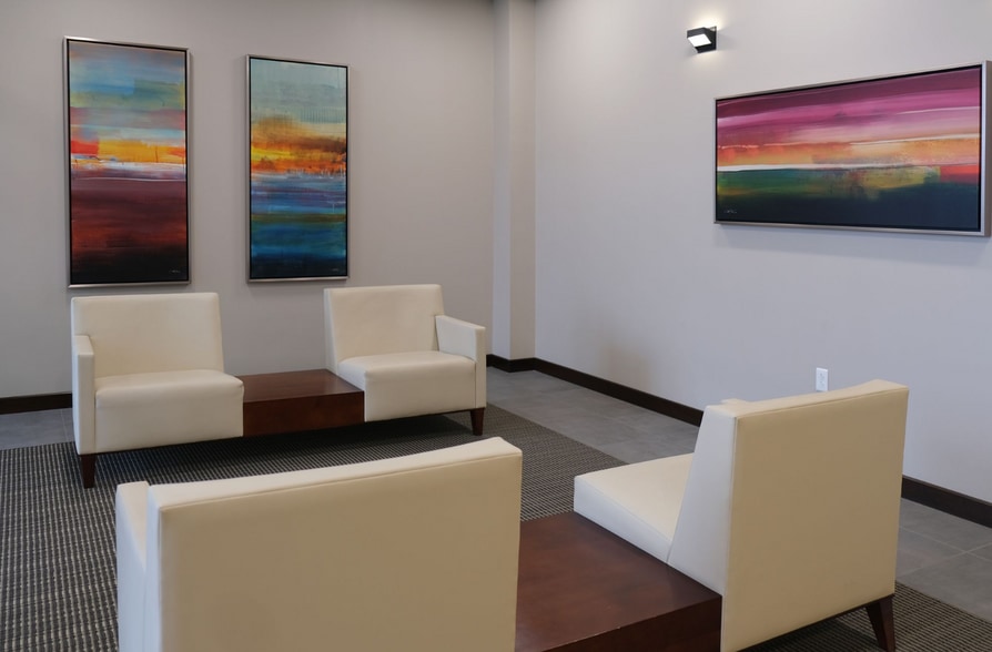 12747 Olive Blvd, Creve Coeur, MO for lease - Interior Photo - Image 2 of 9