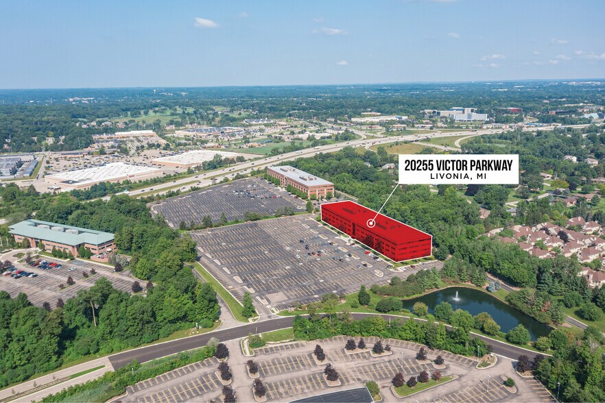 20255 Victor Pky, Livonia, MI à vendre - Photo du bâtiment - Image 3 de 25