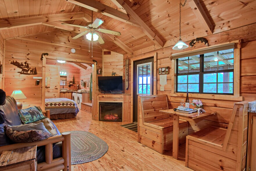 5830 NC 209 Hwy, Hot Springs, NC à vendre - Photo intérieure - Image 1 de 74