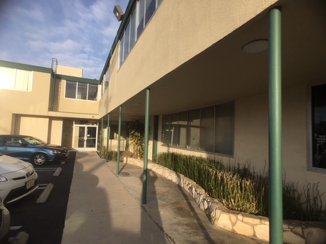 7220-7222 Owensmouth Ave, Canoga Park, CA for lease - Building Photo - Image 1 of 15