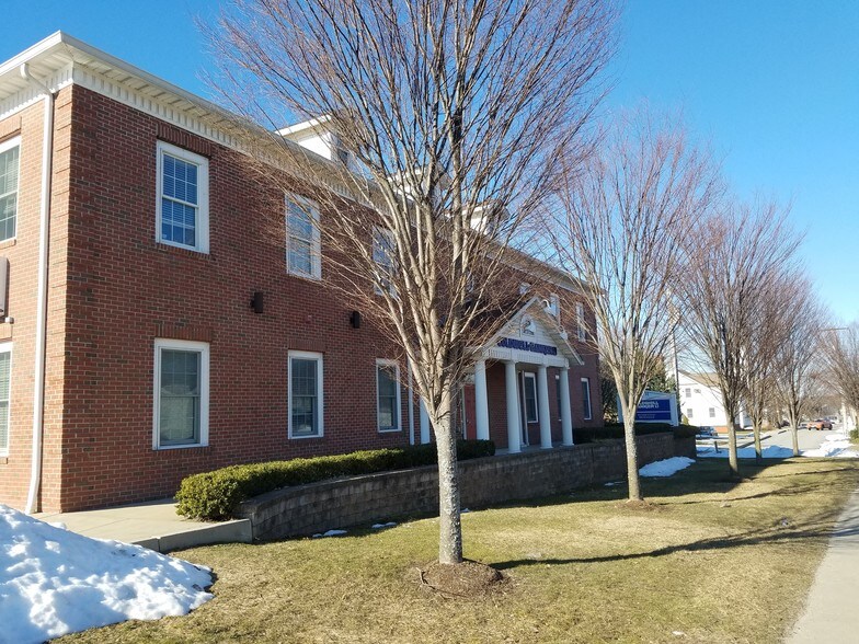 831 Bald Hill Rd, Warwick, RI à louer - Photo du bâtiment - Image 3 de 41