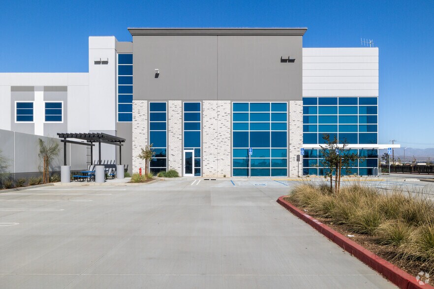 4400 Patterson Ave, Perris, CA à louer - Photo du bâtiment - Image 3 de 7
