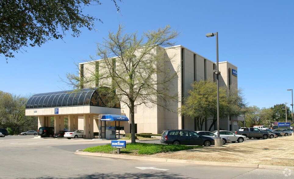 1200 NW 63rd St, Oklahoma City, OK à louer - Photo du bâtiment - Image 3 de 13