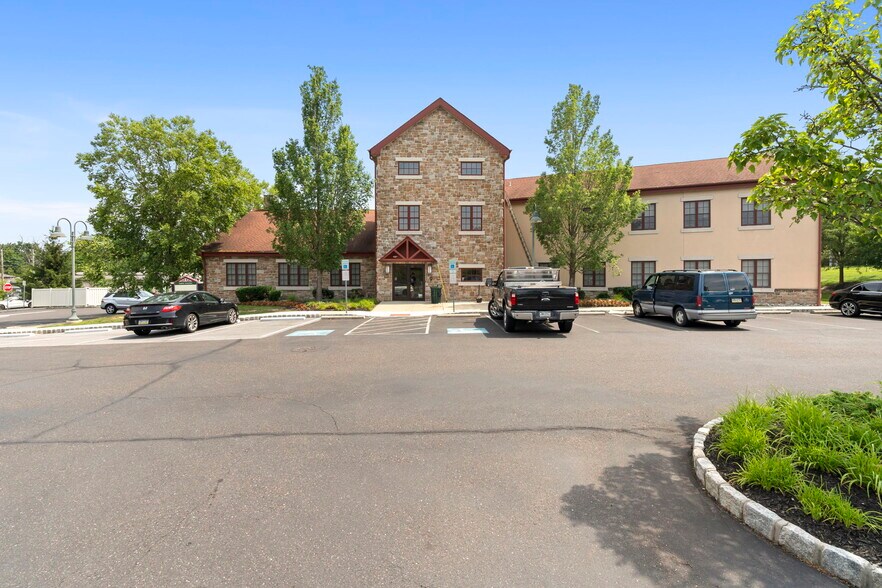 1600 N Bethlehem Pike portefeuille de 2 propriétés à vendre sur LoopNet.ca - Photo du bâtiment - Image 3 de 28