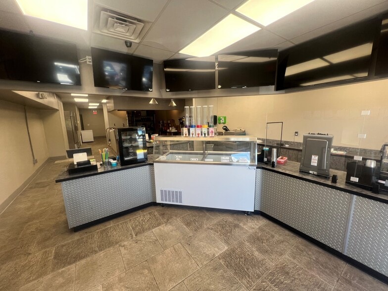 1708-1718 Naamans Rd, Wilmington, DE for lease - Interior Photo - Image 3 of 4