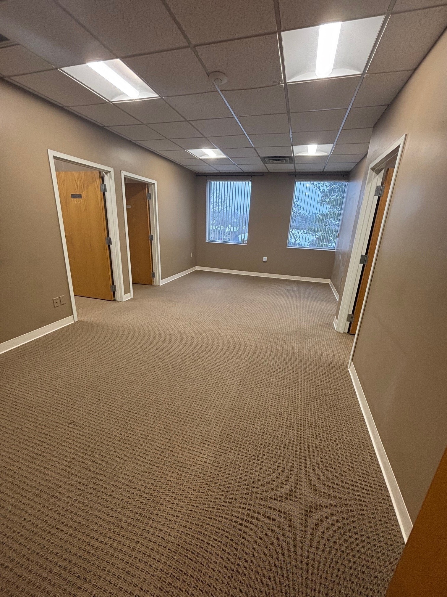 112 Spencer St, Manchester, CT for lease Interior Photo- Image 1 of 5