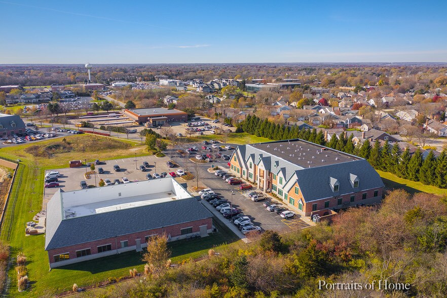1531 Grove Ave, Barrington, IL à vendre - Photo du bâtiment - Image 3 de 39