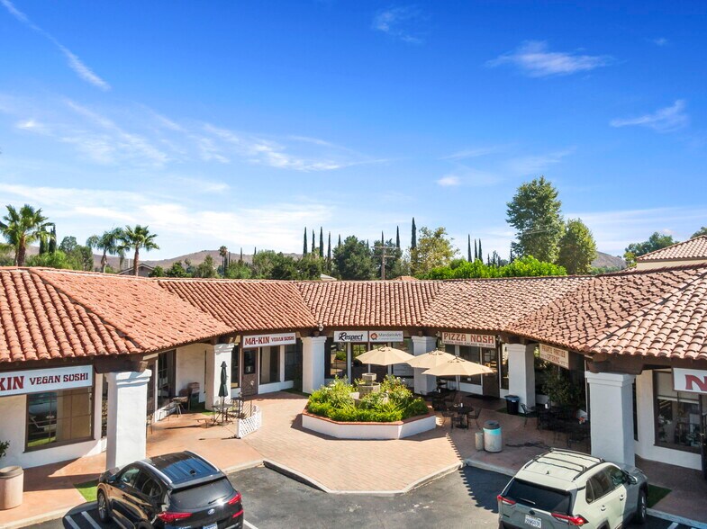 30313-30317 Canwood St, Agoura Hills, CA à louer - Photo du bâtiment - Image 2 de 29