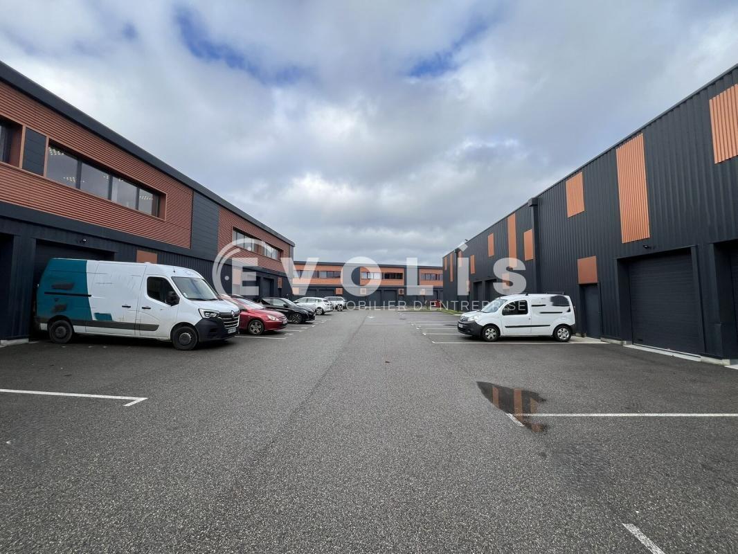 Flex in Vaulx-Milieu for sale Building Photo- Image 1 of 25