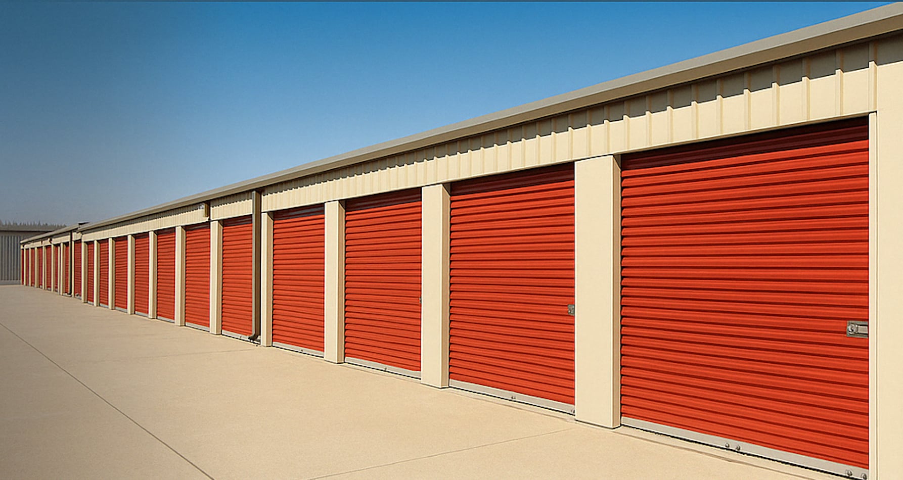 229 Units Self Storage Portfolio portefeuille de 10 propriétés à vendre sur LoopNet.ca Photo du bâtiment- Image 1 de 21