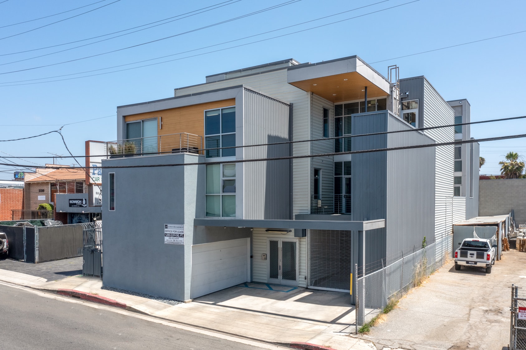 2332 Cotner Ave, Los Angeles, CA for lease Primary Photo- Image 1 of 6