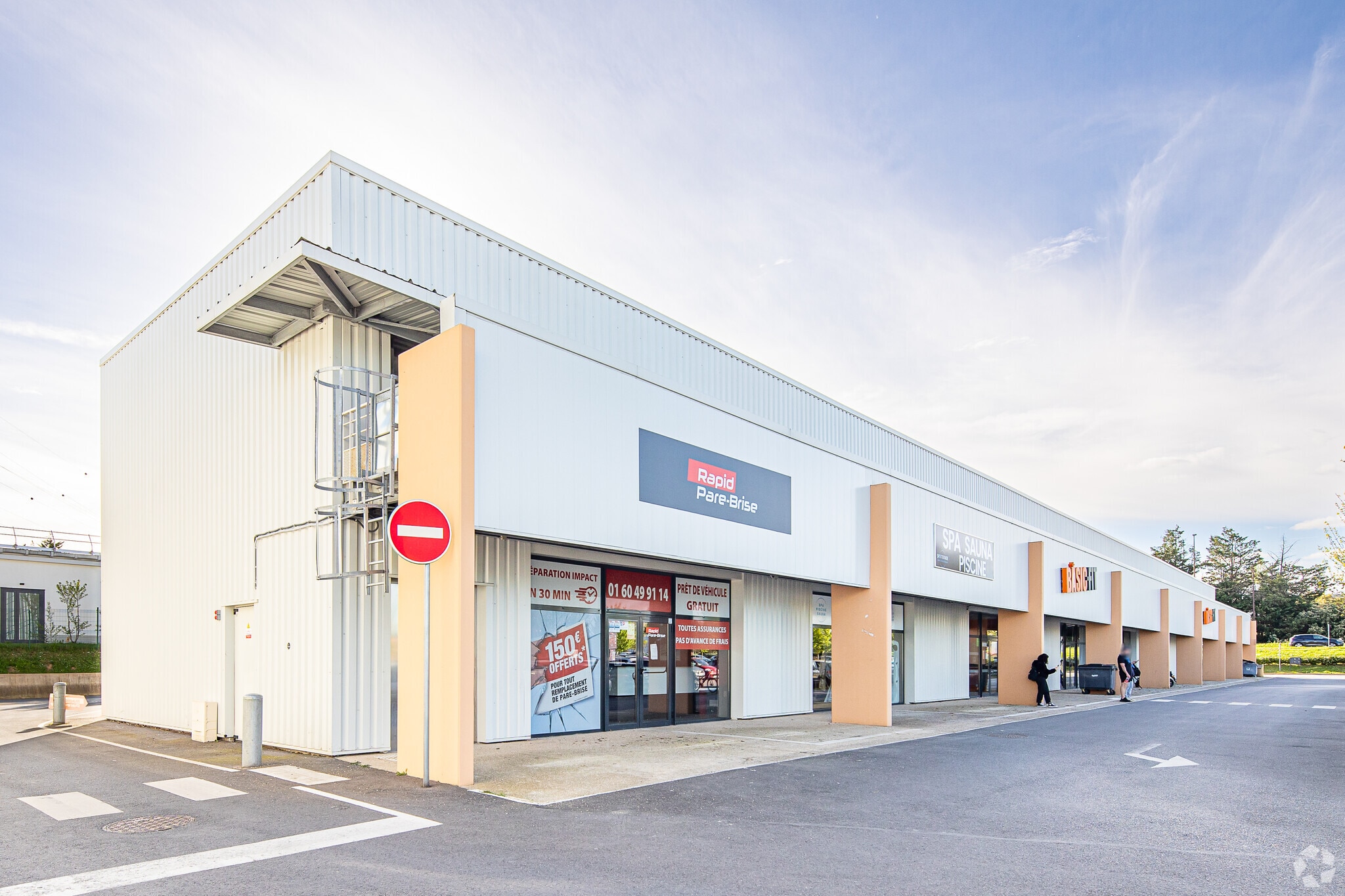 Flex in Les Ulis for lease Primary Photo- Image 1 of 3