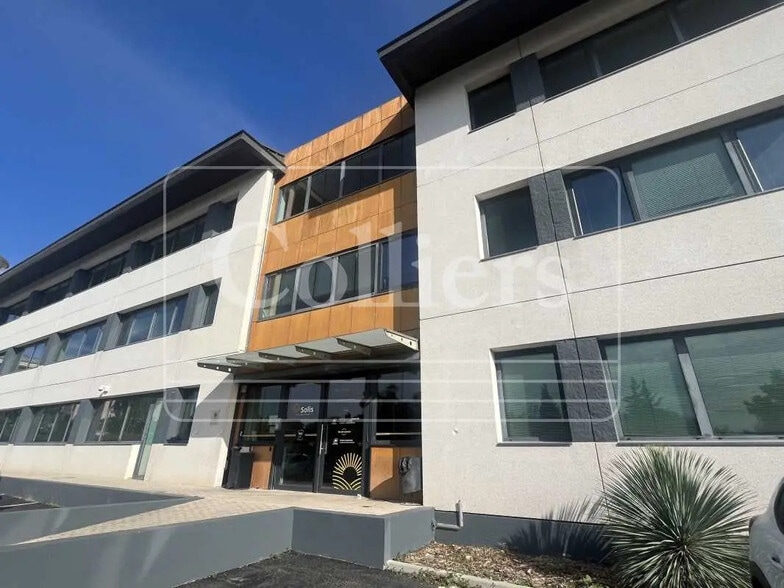 Office in Marseille for lease - Building Photo - Image 3 of 9