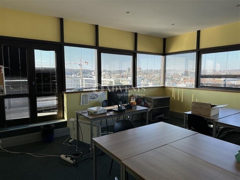 Office in Meaux for lease - Building Photo - Image 2 of 6
