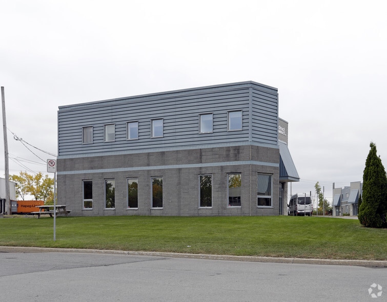 1652-1662 Pl de Lierre, Laval, QC for lease - Building Photo - Image 2 of 2