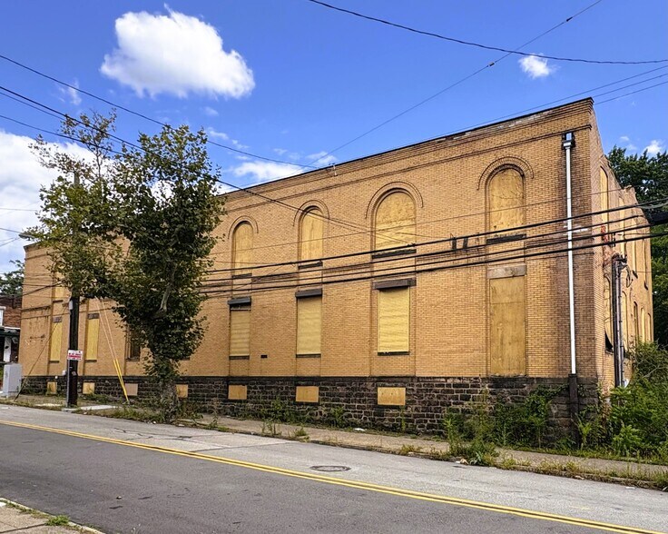 7002 Bennett St, Pittsburgh, PA à vendre - Photo du bâtiment - Image 3 de 6