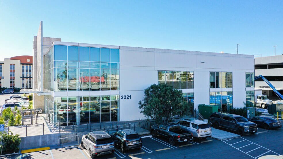 2221 Rosecrans Ave, El Segundo, CA à louer - Photo du bâtiment - Image 2 de 35