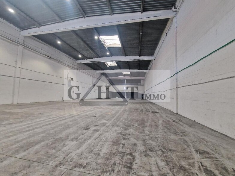 Industrial in Le Blanc-Mesnil for lease - Building Photo - Image 3 of 5