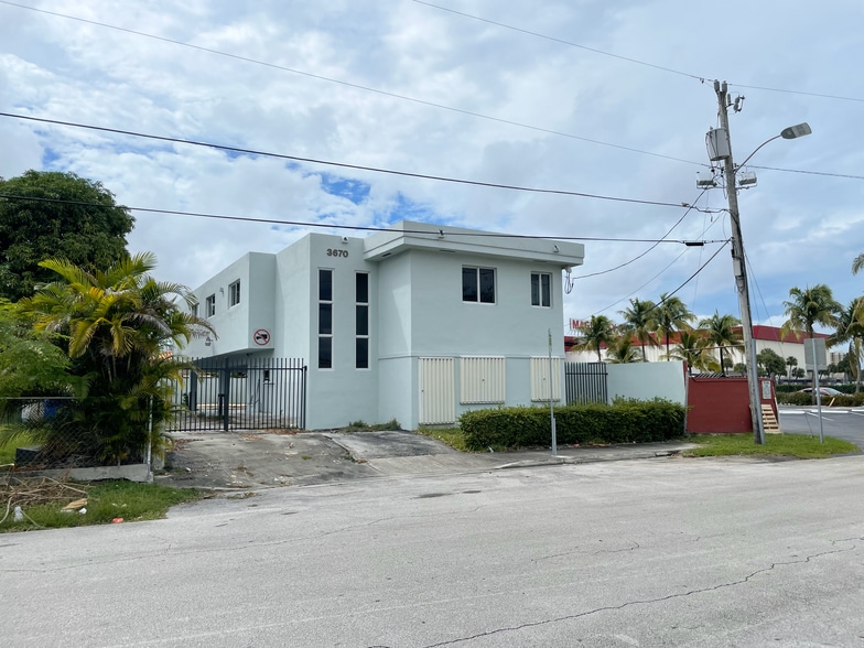 3670 NW 6th St, Miami, FL for lease - Building Photo - Image 2 of 24