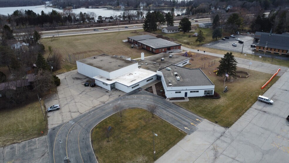 N50W35057 Wisconsin Ave, Oconomowoc, WI à vendre - Photo du bâtiment - Image 2 de 5