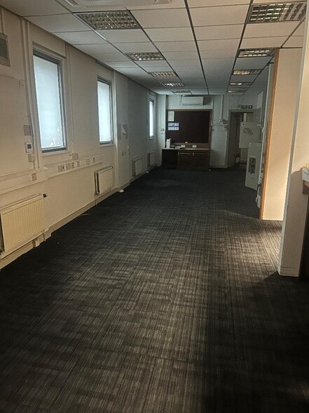64 Old Church St, Manchester for lease - Interior Photo - Image 3 of 8