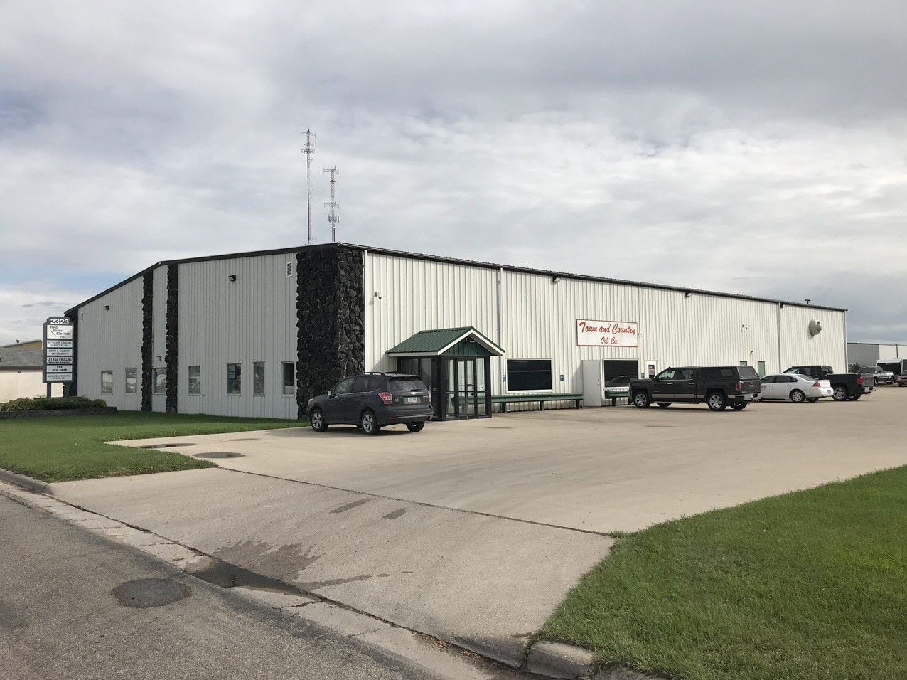 2323 16th Ave S, Moorhead, MN for lease Building Photo- Image 1 of 3