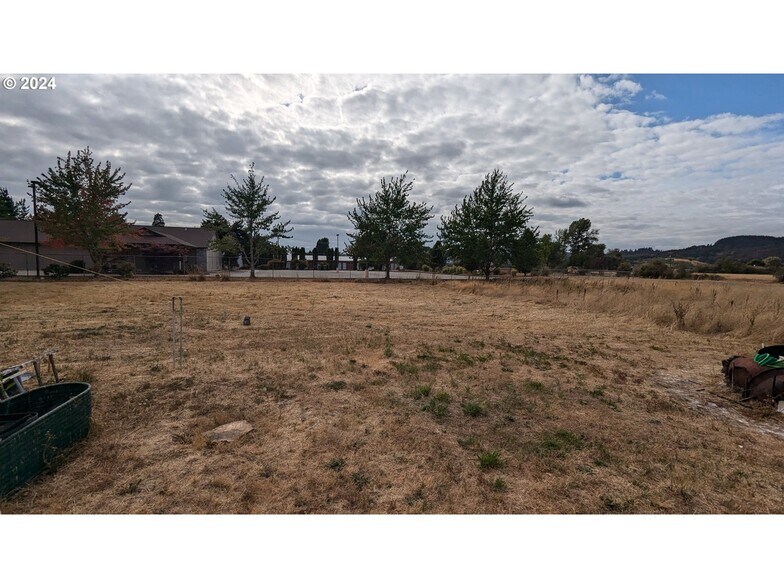 819 W Main St, Sheridan, OR à vendre - Photo du bâtiment - Image 3 de 6