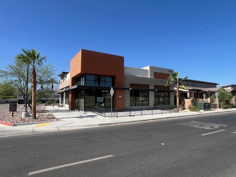42355 Washington St, Palm Desert, CA à louer - Photo du bâtiment - Image 3 de 12