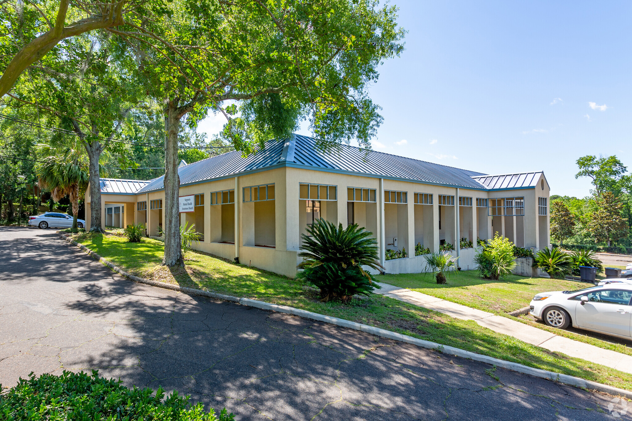 1713 Mahan Dr, Tallahassee, FL à vendre Photo du bâtiment- Image 1 de 1