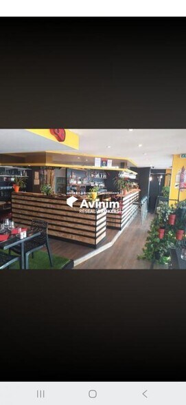 Retail in Port De Bouc for lease - Interior Photo - Image 3 of 7