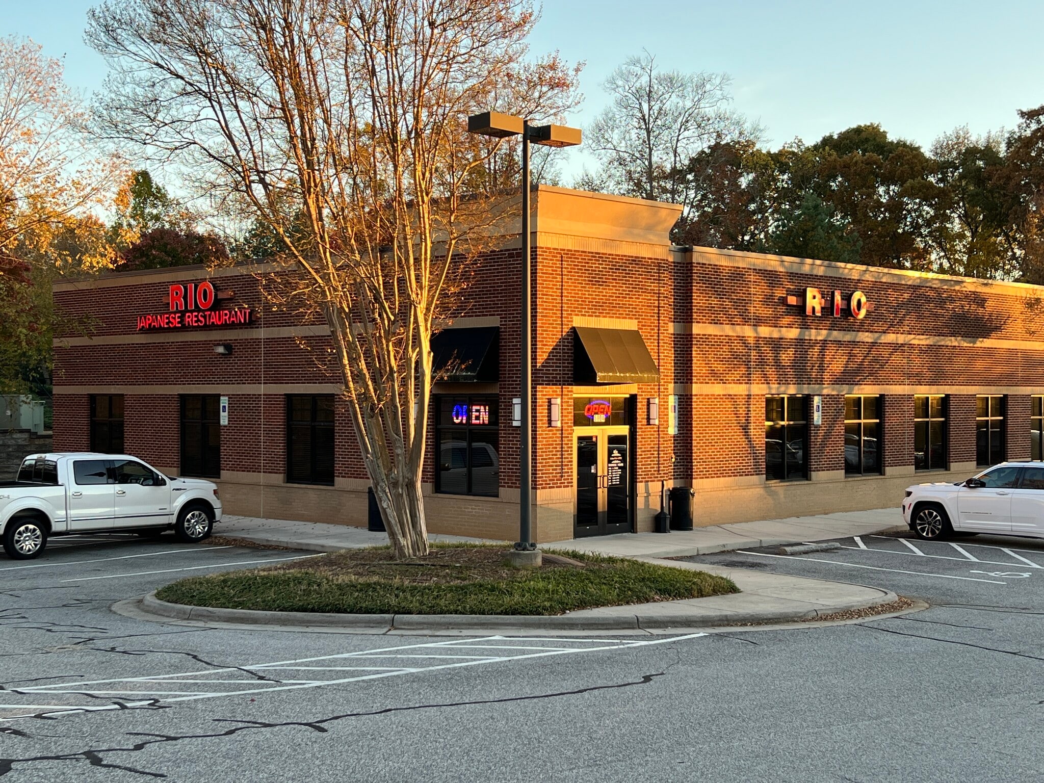 6816 River Center Dr, Clemmons, NC for lease Building Photo- Image 1 of 16