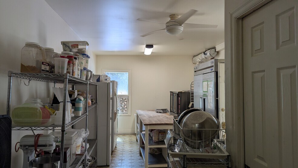 693 St Clair Ave W, Toronto, ON à vendre - Photo du bâtiment - Image 2 de 3