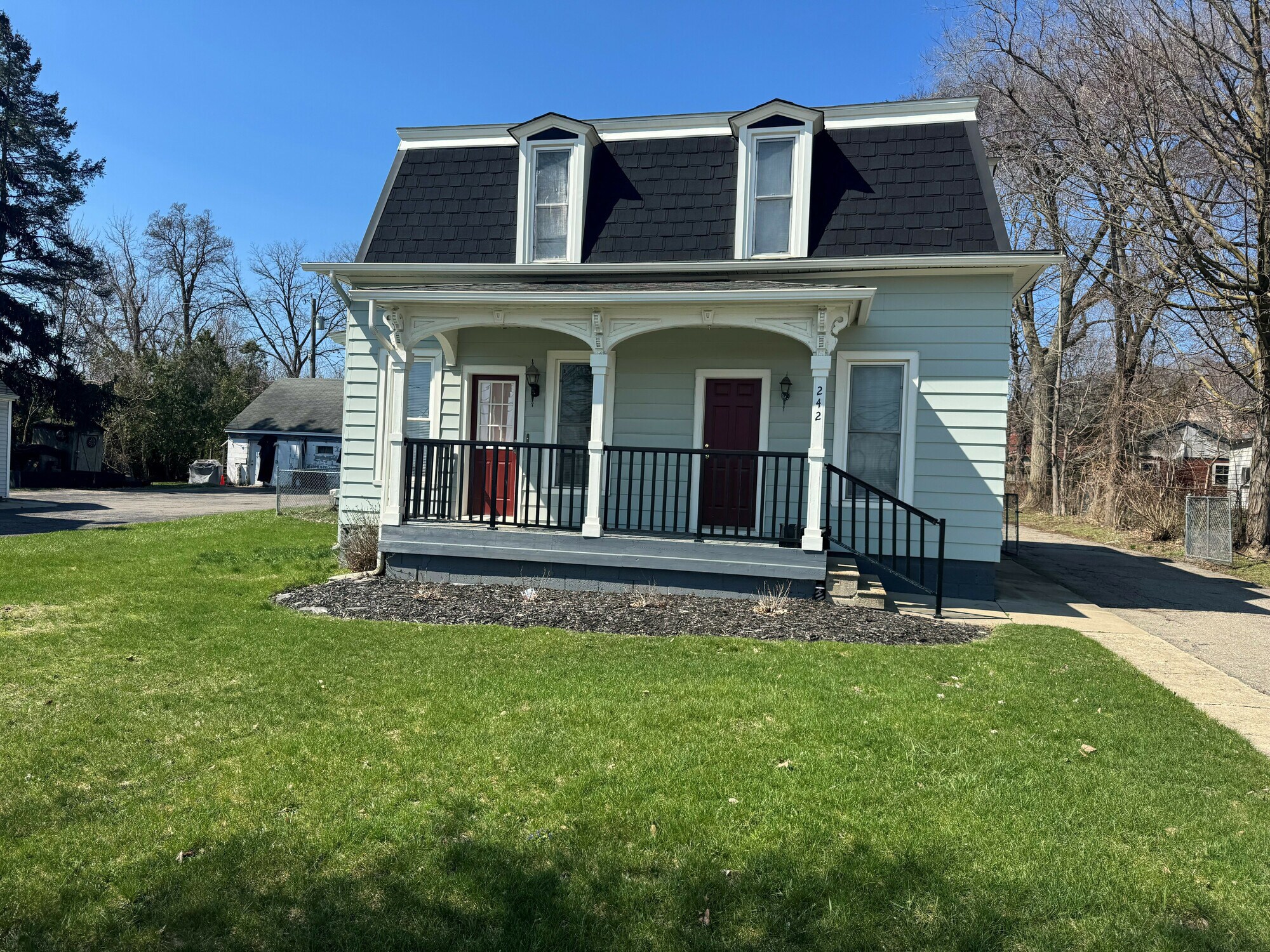 242 S Center St, Northville, MI à vendre Photo du bâtiment- Image 1 de 63